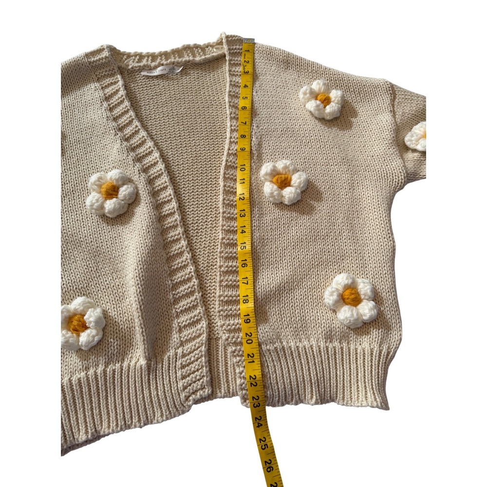 Altar'd State Cream Chunky Knit 3D Daisy Flower Cardigan Sweater 12W2721N  M - Picture 2 of 8